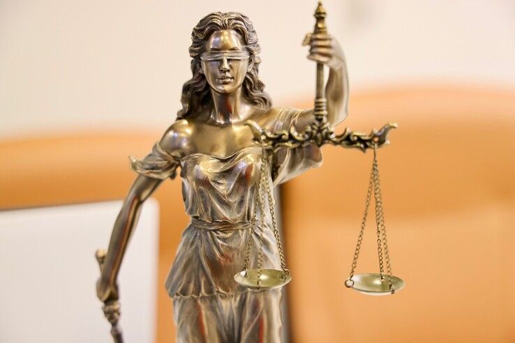 Oplichting van 175.000 euro bij Zwollenaar: verdachten blijven langer vast