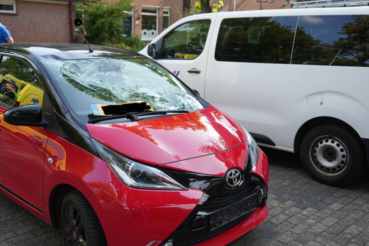 Op de Schepenlaan is maandag een fietser gewond geraakt bij een aanrijding met een personenauto