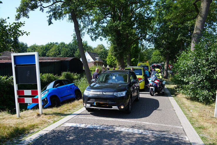 45 km-auto belandt bij eenzijdig ongeval in sloot langs Kuyerhuislaan