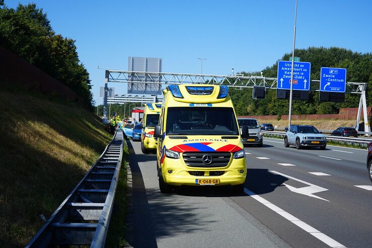 Twee auto’s botsen op A28 bij Zwolle-Noord