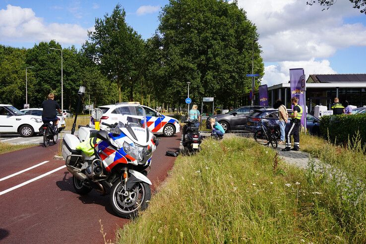 Aanrijding tussen auto en scooter op Campherbeeklaan