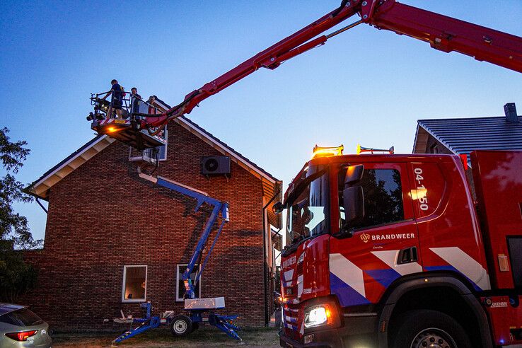 Schilderklus loopt flink uit de hand: man urenlang vast in hoogwerker