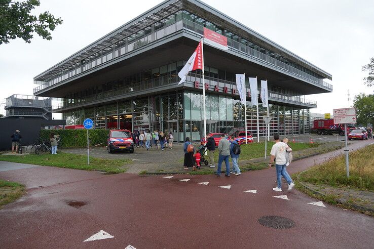 Regen houdt bezoekers niet weg bij open dag Brandweer