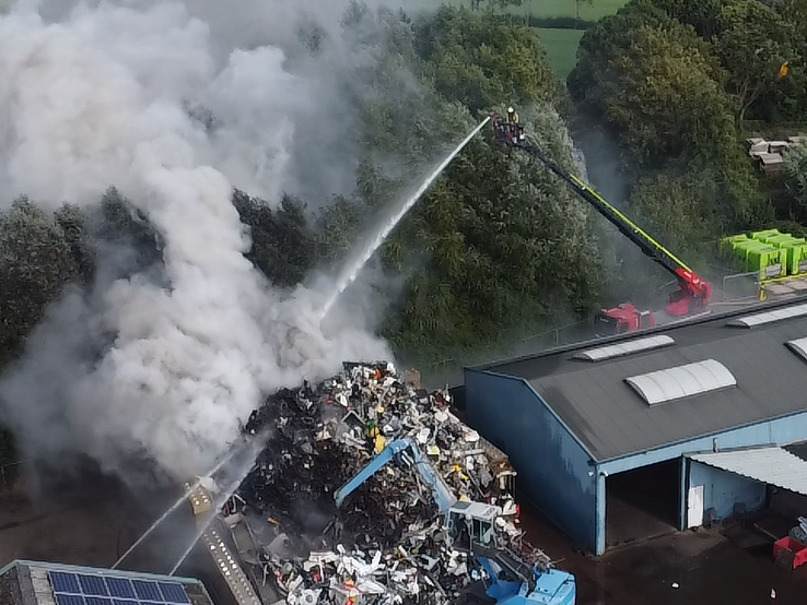 Forse brand bij metaalrecyclingbedrijf treinverkeer tijdelijk stilgelegd