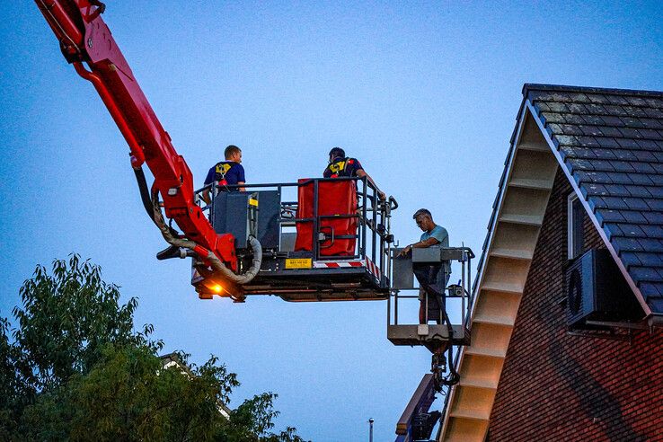 Schilderklus loopt flink uit de hand: man urenlang vast in hoogwerker