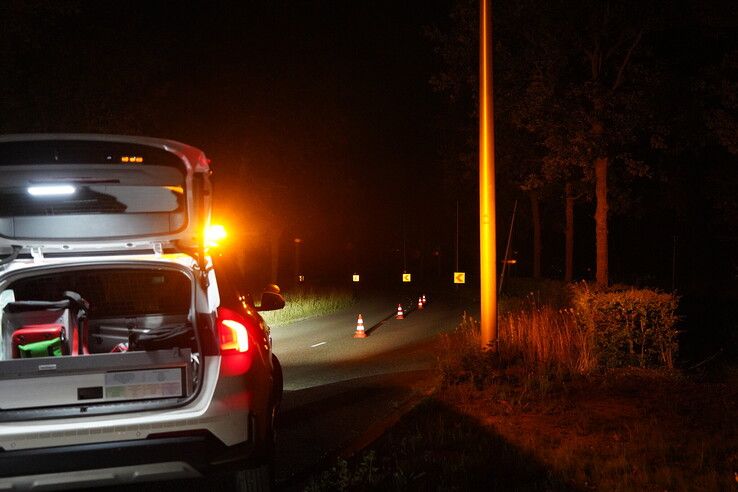 Bestuurder rijdt door na eenzijdig ongeval op Zwartewaterallee
