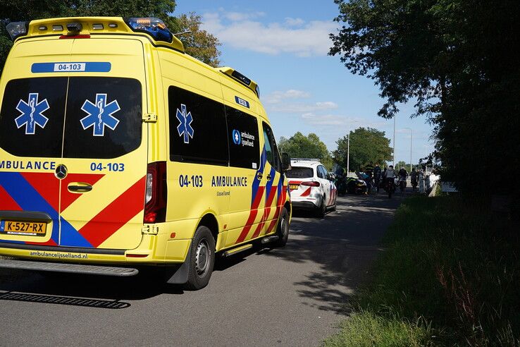 Aanrijding tussen scooter en fietser na uitwijkmanoeuvre op Kranenburgweg