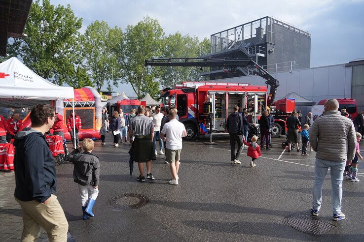 Regen houdt bezoekers niet weg bij open dag Brandweer