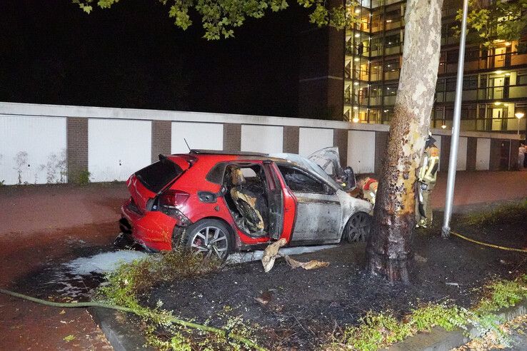 Auto brandt volledig uit aan de Gantel Gein