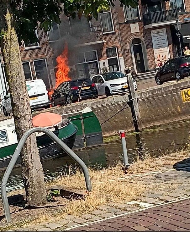 Autobrand aan de Thorbeckegracht