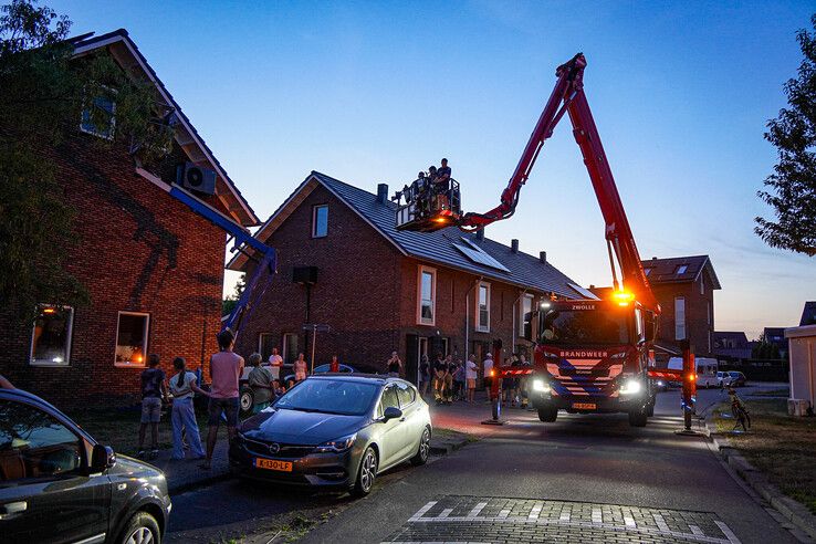 Schilderklus loopt flink uit de hand: man urenlang vast in hoogwerker