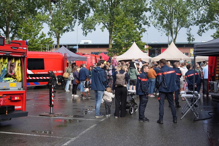 Regen houdt bezoekers niet weg bij open dag Brandweer