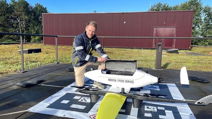 Bloedmonsters en geneesmiddelen door de lucht: medische drone Isala maakt honderden vluchten