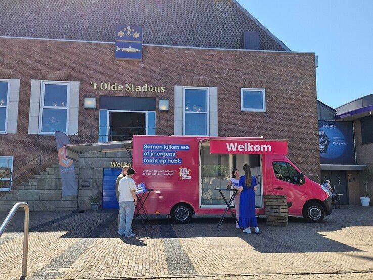 De ‘Laat geen geld liggen’-camper komt naar Zwartewaterland
