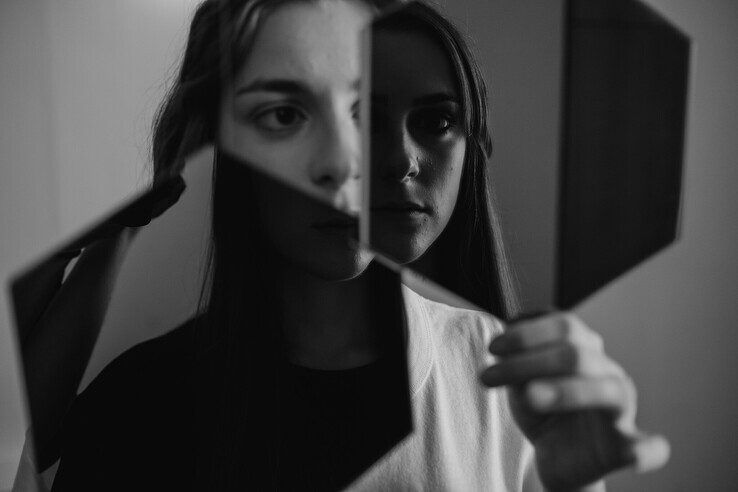 Zwolse Amenita schrijft roman: ‘Het beeld dat mensen met psychoses gevaarlijk zijn, klopt niet’