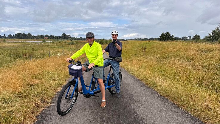 Speciale fietsclub in Zwolle laat blinden en slechtzienden weer fietsen