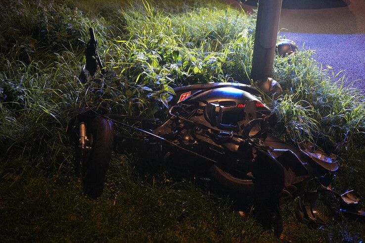 Scooterrijder met spoed naar ziekenhuis na botsing met auto