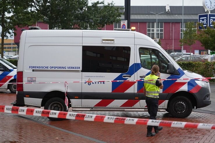 Fietser gewond na botsing met politiemotor op Hanzelaan