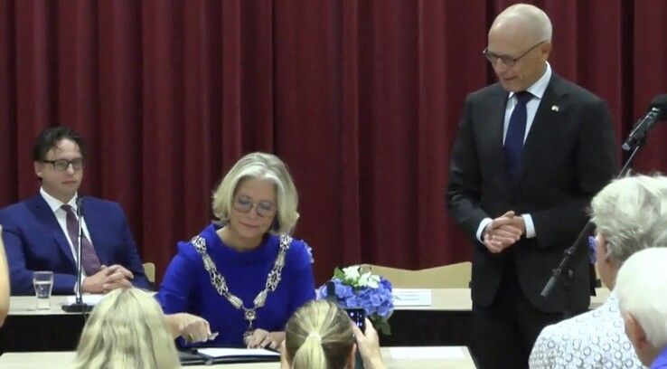 Marleen Sanderse opnieuw beëdigd als burgemeester van Hattem