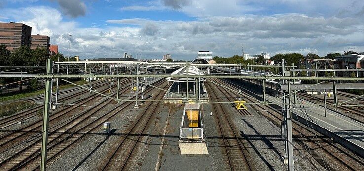 In beeld: Uitgestorven station Zwolle door staking OV