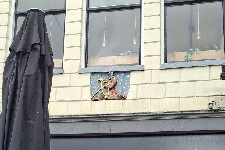 Zwolle Ontrafeld #5: Wie is die man met de harp?