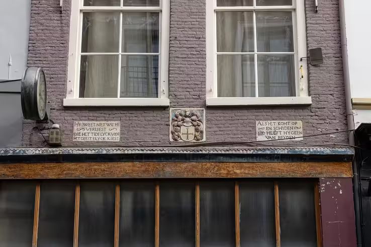 Zwolle Ontrafeld #6: Eeuwenoude boodschap aan de Sassenstraat 5