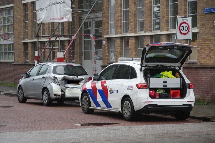 Drie auto’s betrokken bij kop-staartbotsing, persoon mee naar ziekenhuis
