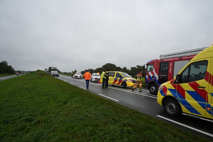 Aanrijding tussen vrachtwagen en personenauto