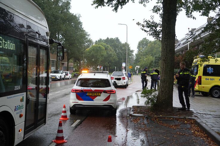 Drie auto’s betrokken bij kop-staartbotsing, persoon mee naar ziekenhuis