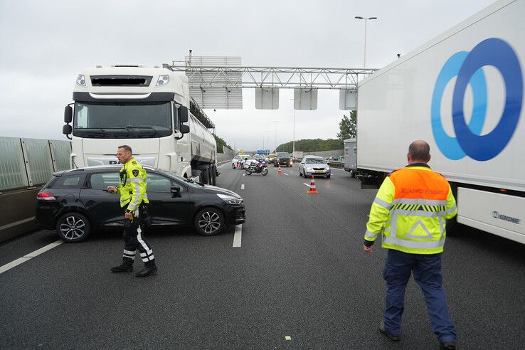 auto dwars voor vrachtwagen