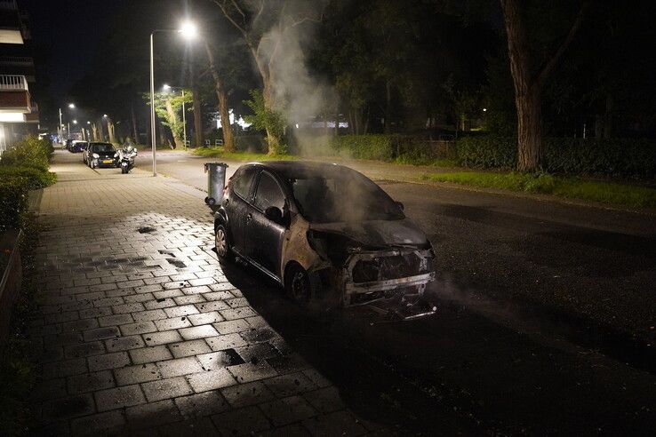Auto zwaar beschadigd door brand