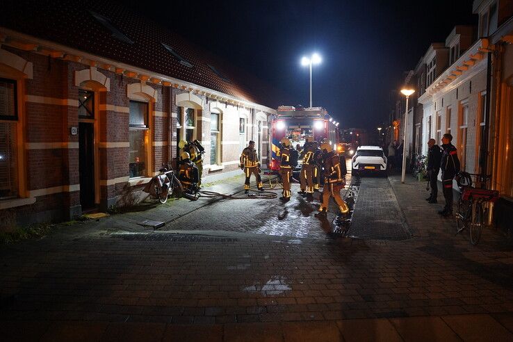 Brandend voorwerp door brievenbus gegooid