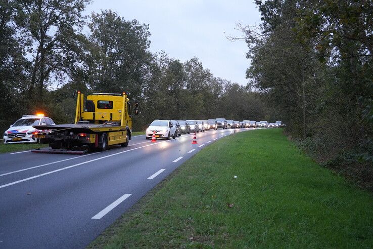 N35 volledig afgesloten na ongeval met bestelbus