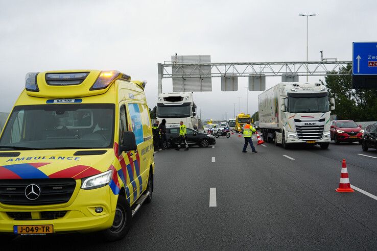 auto dwars voor vrachtwagen