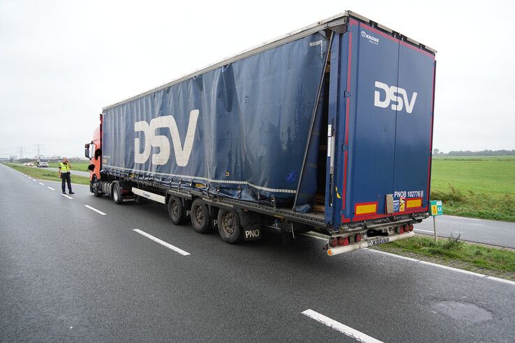 Aanrijding tussen vrachtwagen en personenauto