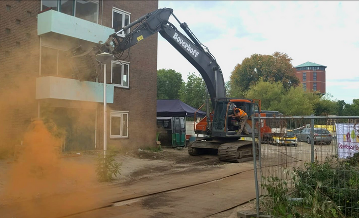 Einde van een tijdperk: laatste flat Weezenlanden-Noord wordt gesloopt
