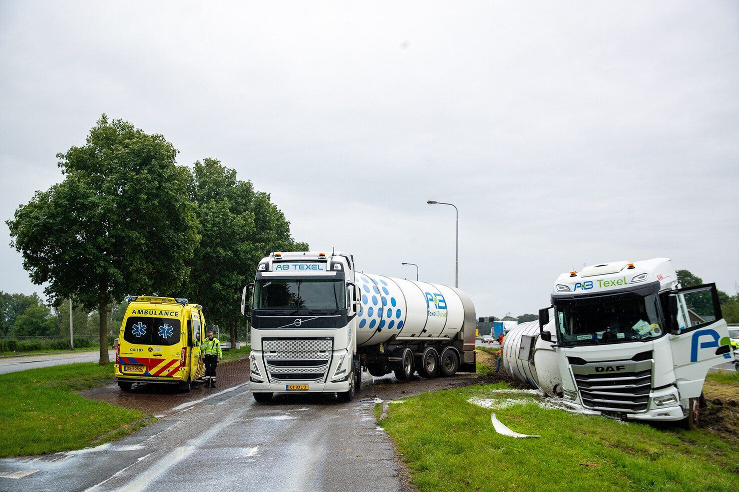 Verkeerschaos In En Bij Zwolle Door Gekantelde Vrachtwagen Op A28 - 1Zwolle