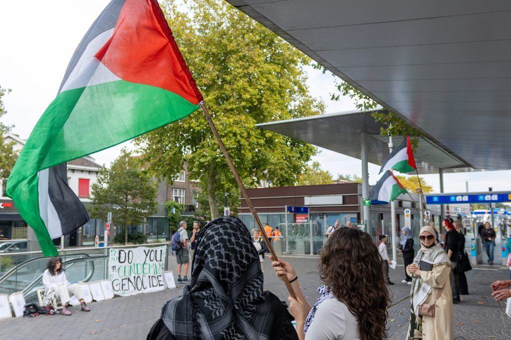 Deze afbeelding heeft een leeg alt-attribuut; de bestandsnaam is OSPA-Zwolle4Palestine-16-1024x683.jpg